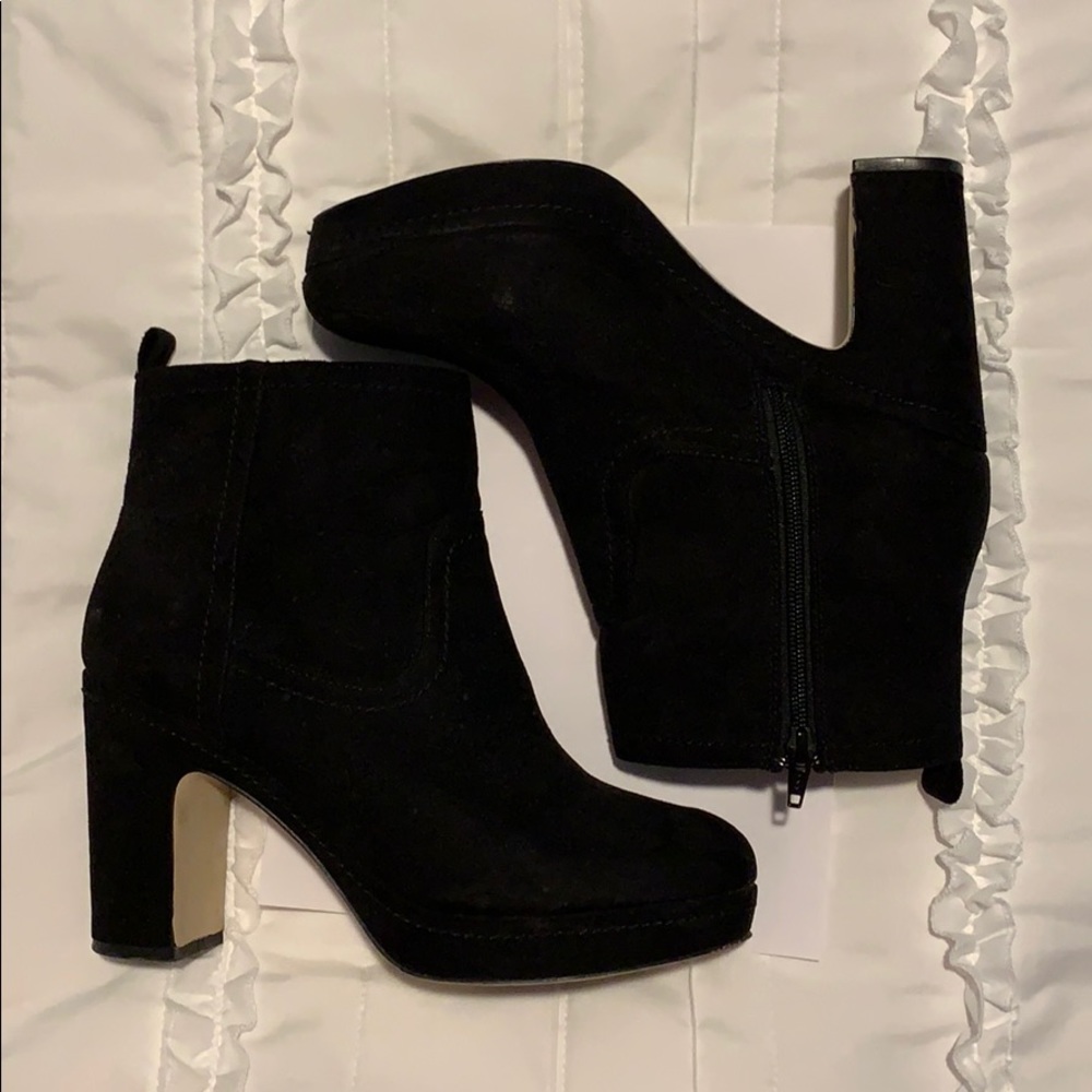 MAKE AN OFFER! ☺️ H&M Black Heeled Booties Sz 9.5